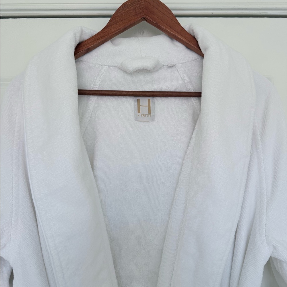 H by Frette Shawl Collar White Terrycloth Bathrobe with Piping - M - Picture 2 of 5